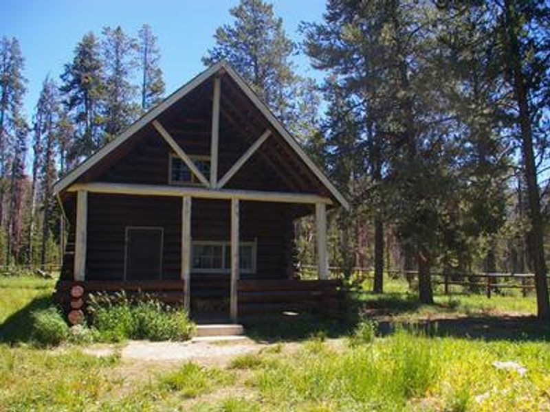 Stolle Meadows cabin summer