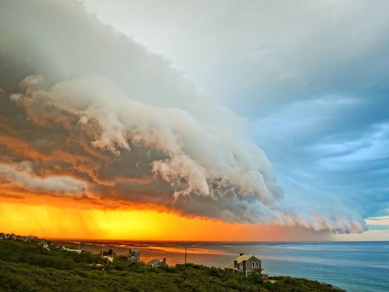 Enjoy dramatic views from the deck of the Sunrise House