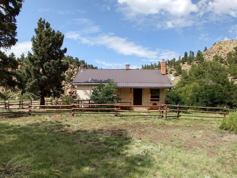 Front door view of Upper Crossing Guard Station