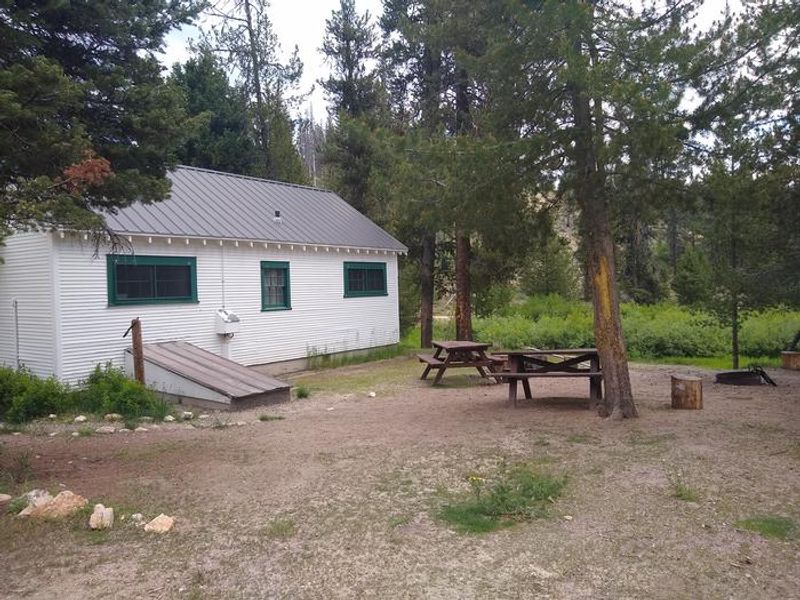 Beaver Creek cabin features a spacious yard with picnic tables and a fire ring.