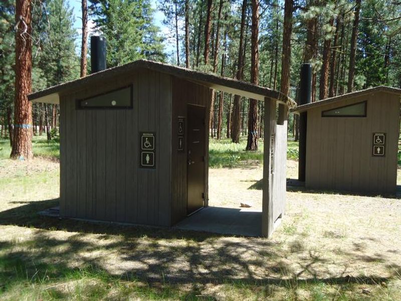 Loop G, Vault Toilets