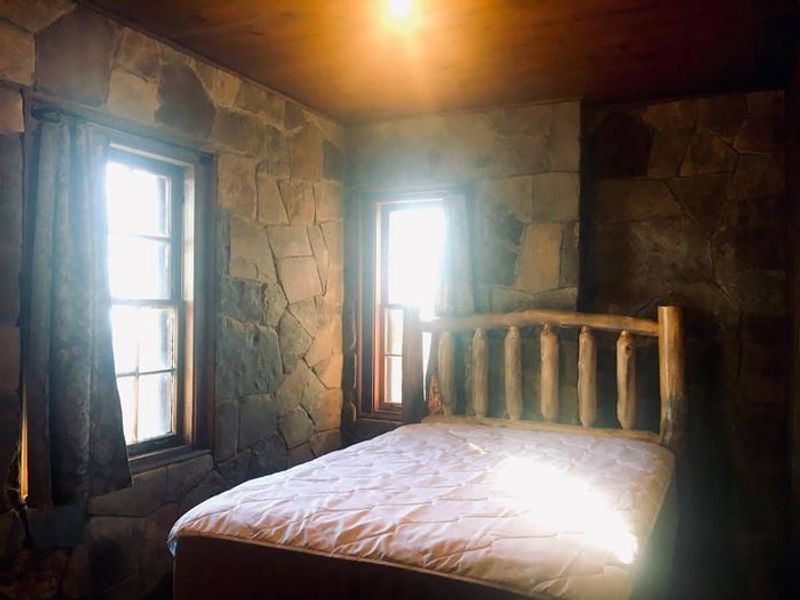 Cabin B's back bedroom with a NEW queen sized bed.