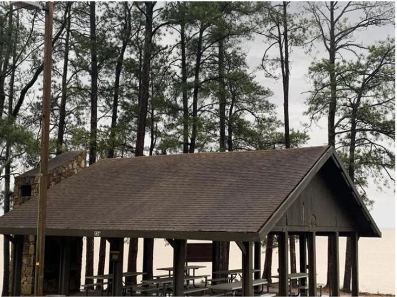 A photo of facility South Abutment Day Use Area with Picnic Table, Waterfront, Lean To / Shelter