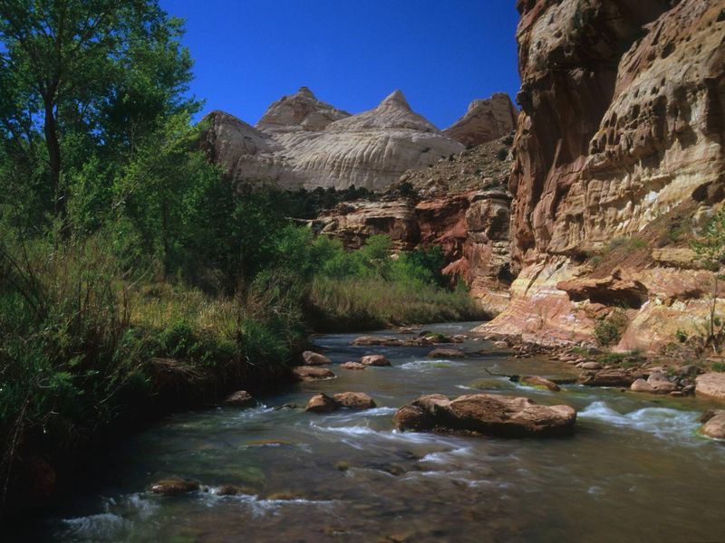 Navajo Dome overlooking the Freemont River