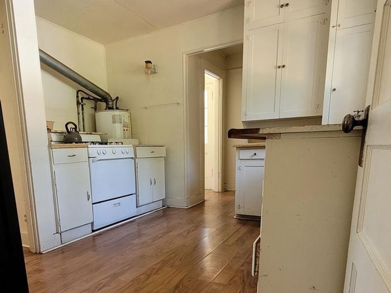 The kitchen includes a stove and refrigerator.