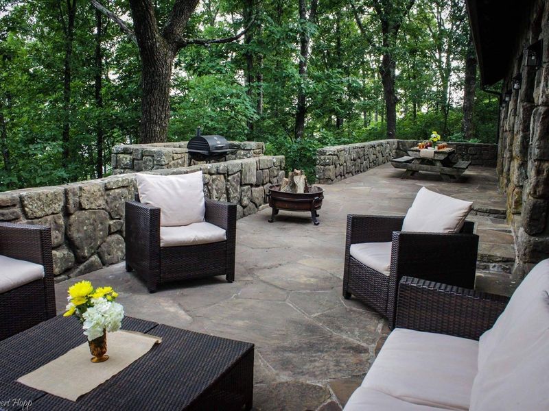 White Rock Mountain Lodge Patio with seating for 16, a large BBQ grill, and SPECTACULAR views! Perfect setting for family and friends gatherings, weddings, reunions, or just a quiet couples retreat.