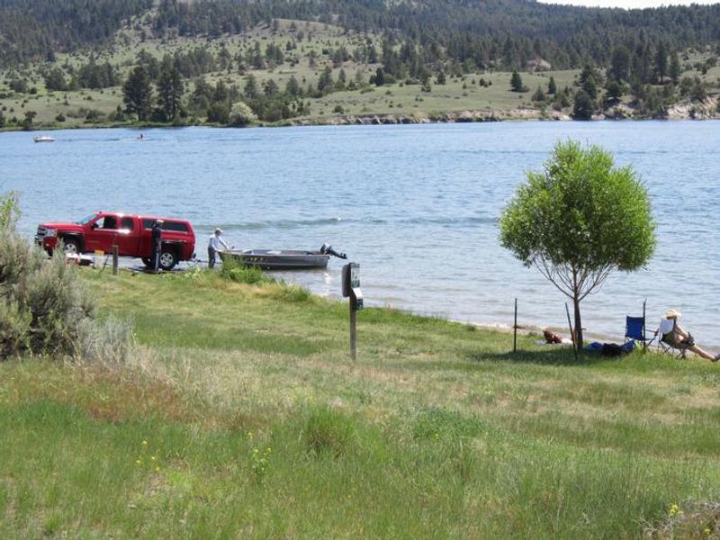 Only small watercrafts (small fishing boats, kayaks, jet skis) are allowed to launch at Clark's Bay due to the shallow access.