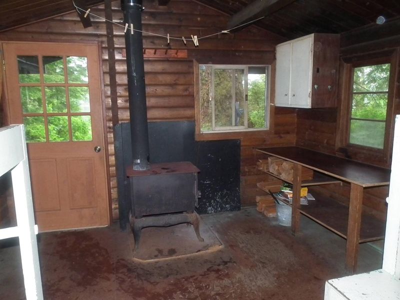 Kitchen, Entrance, and Stove