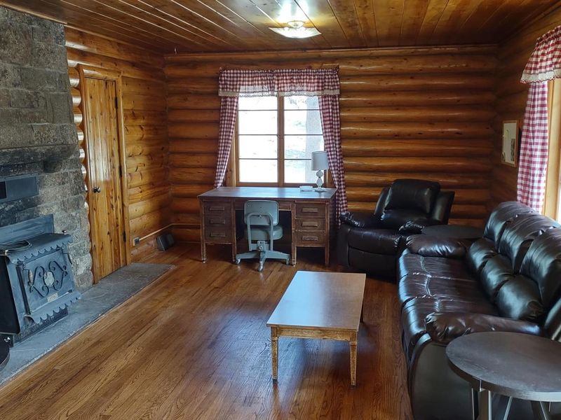 Redfeather Assistant Ranger Cabin living room