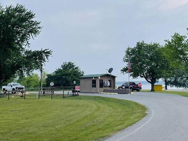A photo of facility BURNS RUN WEST with No Amenities Shown