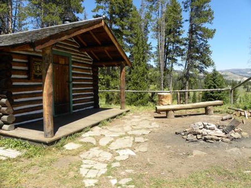 Wapiti Cabin