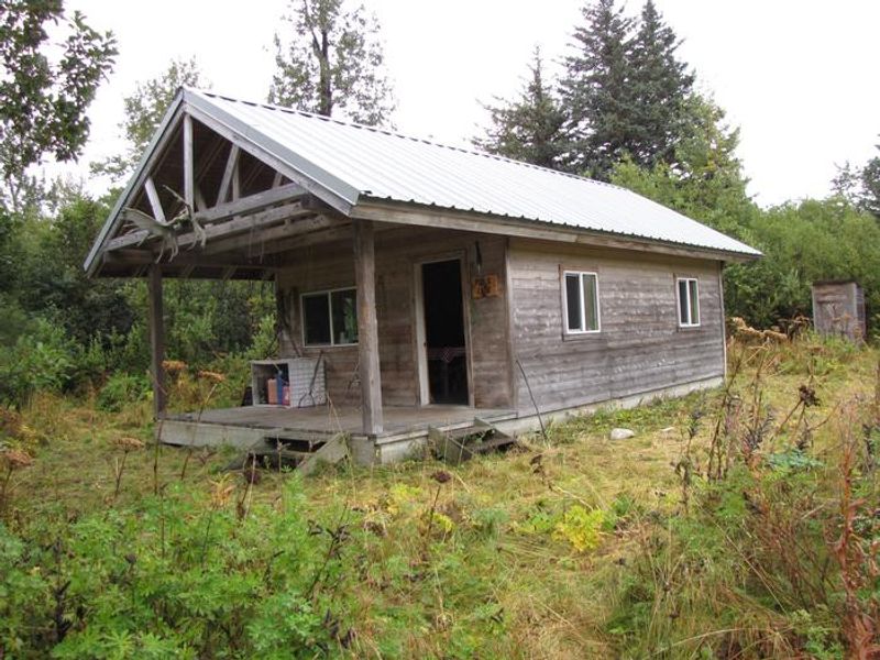 A front view of Esker Stream Cabin (Wrangell-St Elias)