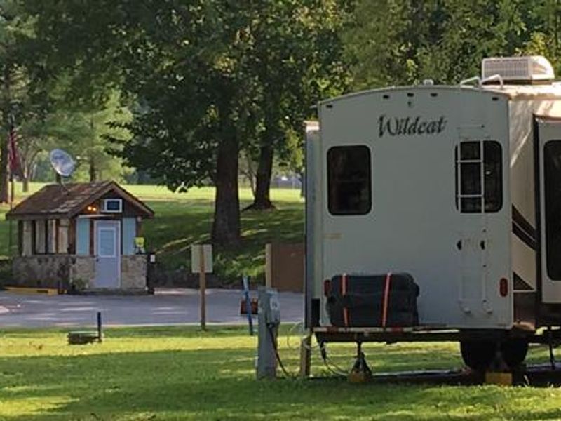 Dale Hollow Damsite Campground