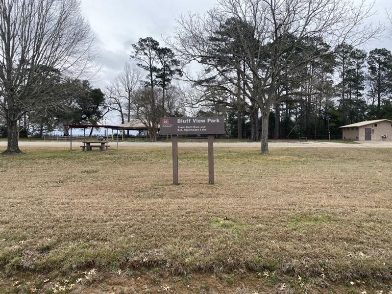 A photo of facility BLUFFVIEW PARK with No Amenities Shown