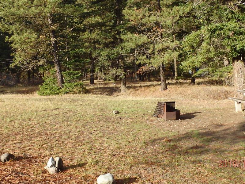 Open area with 2 tables