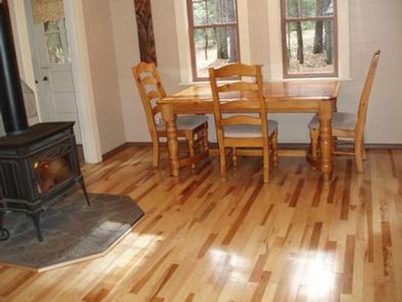 Dinning Table and chairs with expandable leaf.