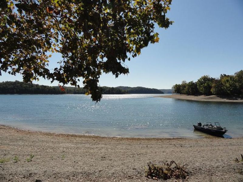 DALE HOLLOW LAKE - PRIMITIVE CAMPING EXAMPLE LAKE FRONT CAMPING