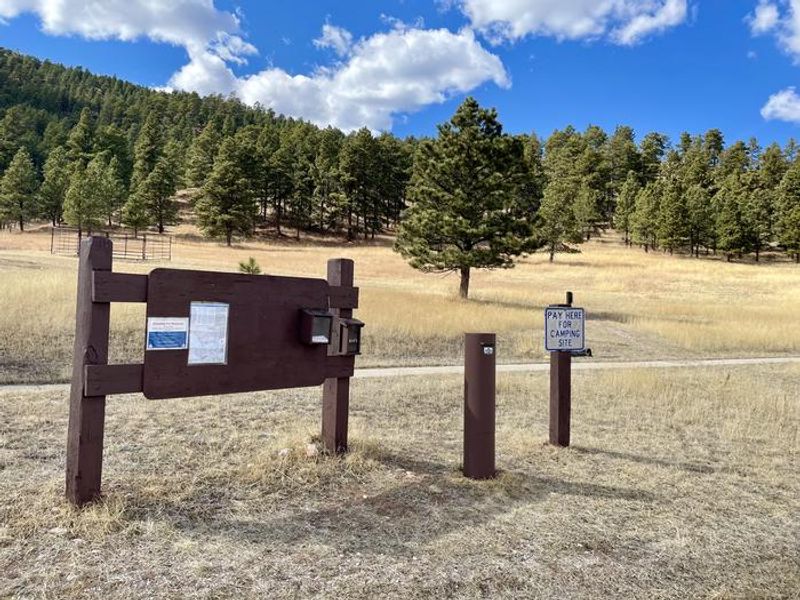 Self-service fee station 