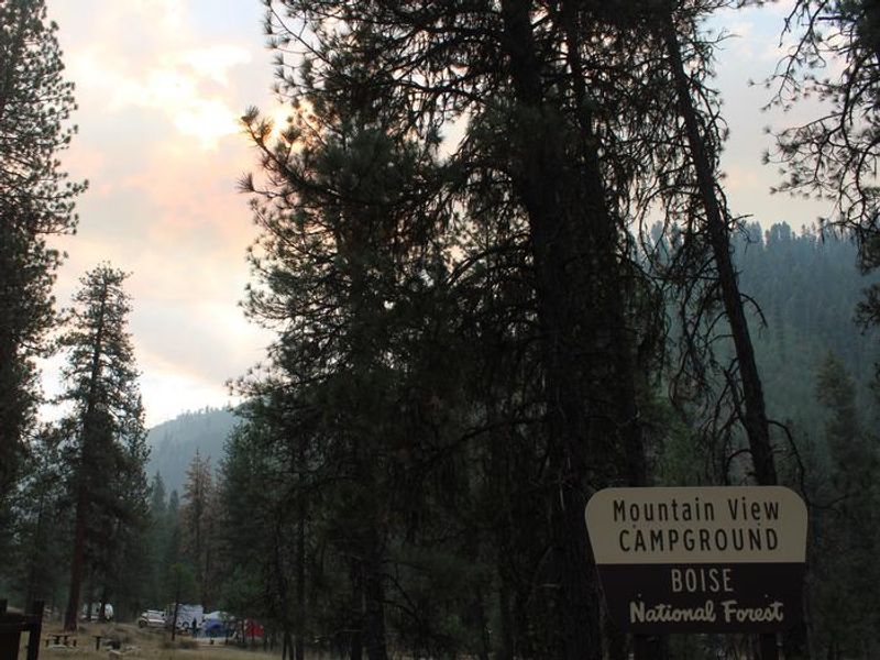 Mountain View Campground Sign