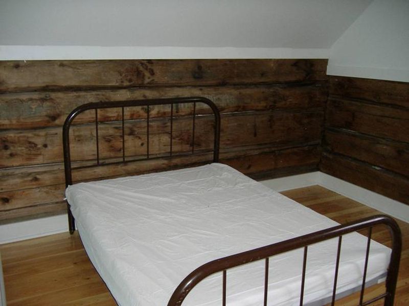 Upstairs Bedroom 1 - Double Bed