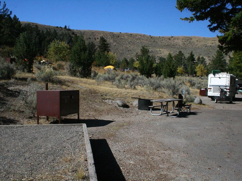 Mammoth Campsite #36, proximity to next site