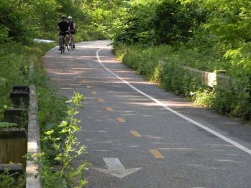 Bike path connecting from NYC Parks to Gateway National Recreation Area, Fort Wadsworth, near campground.