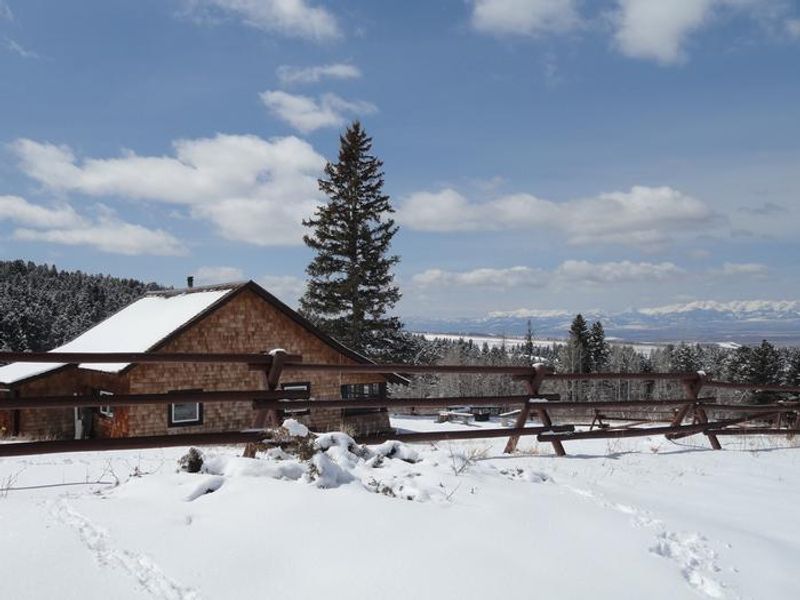 Shields Valley beyond Porcupine Cabin