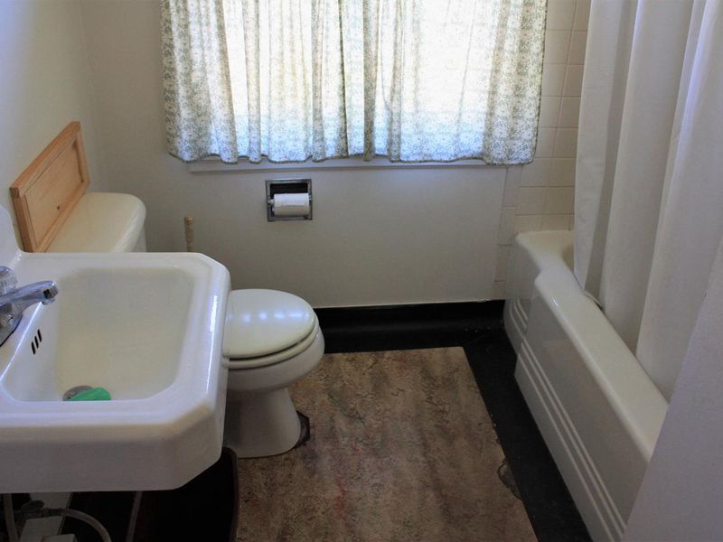 Keystone Ranger Station bathroom