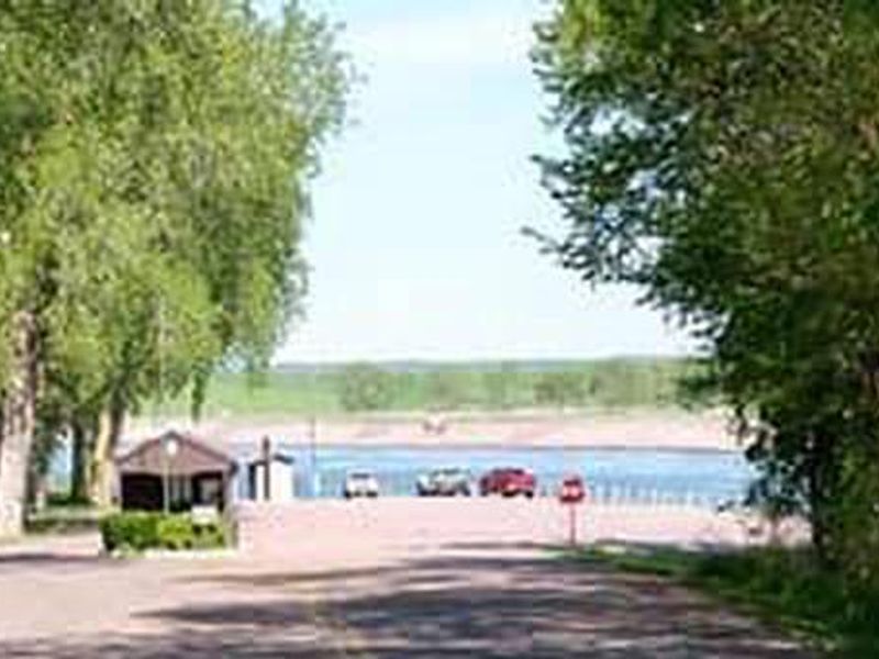 Nebraska Tailwaters entrance road