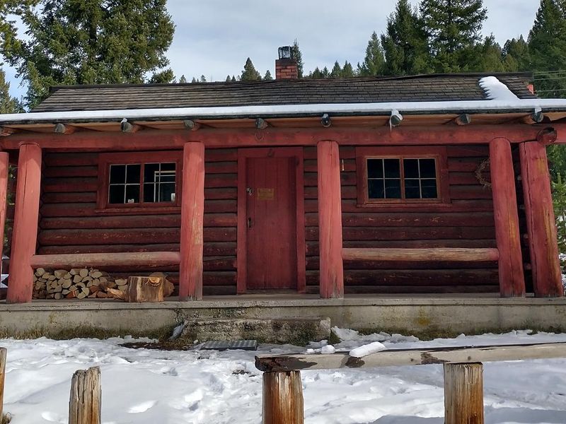 High Rye Cabin, Front Door