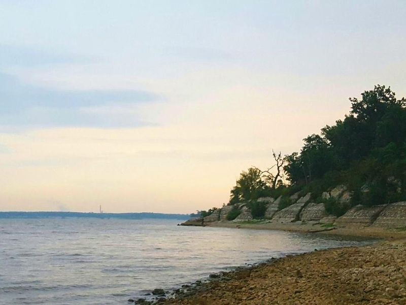 Hugo has unique shorelines ranging from sand, clay, dense vegetation, to white rock. 