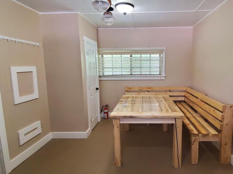 INDIAN CREEK GUARD STATION Dining Room