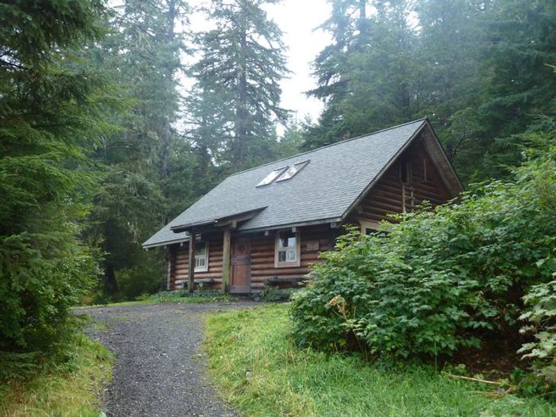 Samsing Cove Cabin