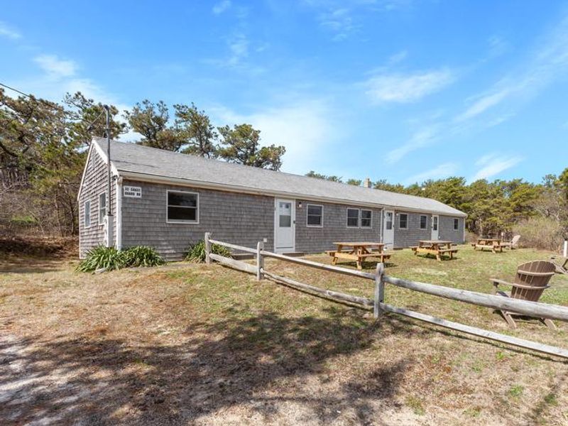 exterior view of highland suites 