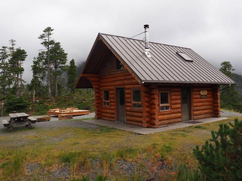 Middle Ridge Cabin exterior