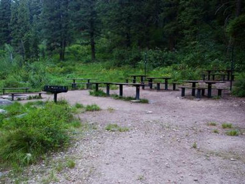 Another angle of the dining and grilling/campfire area.