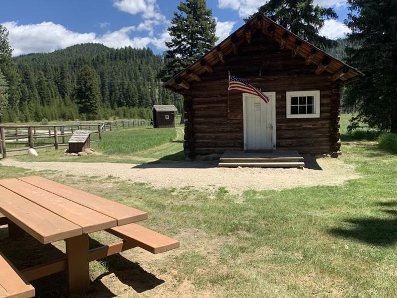 EAST FORK CABIN Exterior 3