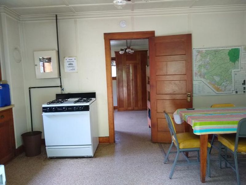 Deer Park's kitchen has a stove and dining room table with chairs.