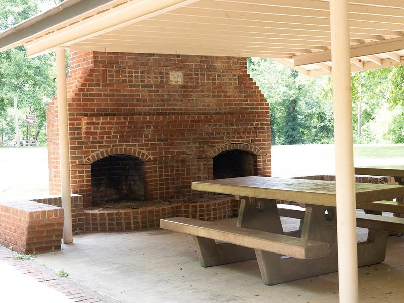 Open air picnic shelter 