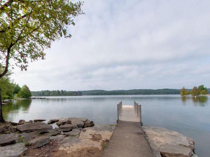 Moutardier Courtesy Dock