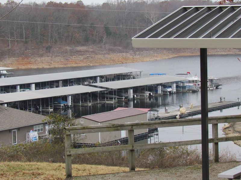 LAKEVIEW  COVE MARINA