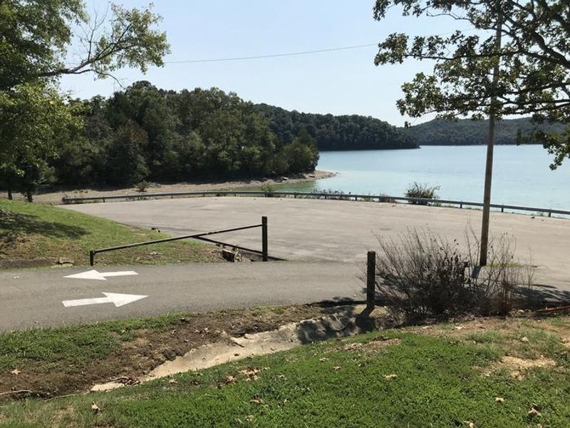 WILLOW GROVE CAMPER LAUNCH RAMP PARKING-VERY SMALL IN SIZE