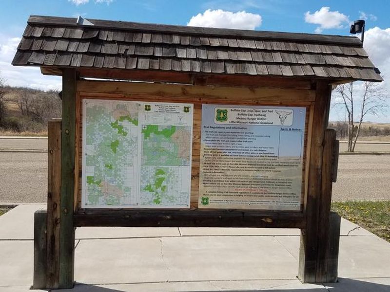 This information kiosk outlines campground rules and highlights important information on the Buffalo Gap and Maah Daah Hey Trail. 