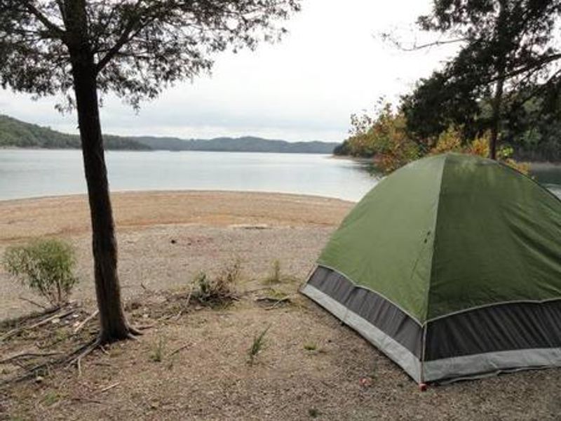 DALE HOLLOW LAKE - PRIMITIVE CAMPING