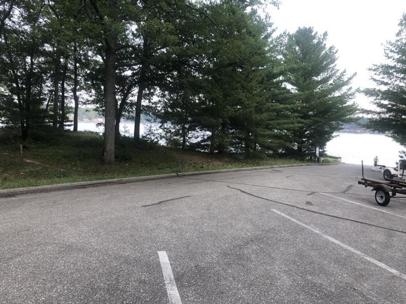 A photo of facility ROUND LAKE with Boat Ramp