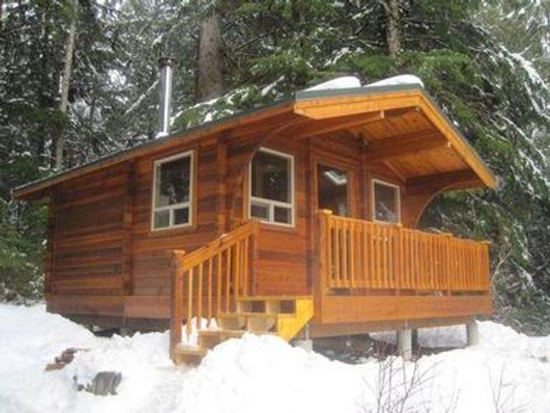 Winstanley Island Cabin, winter boating weather to reach the cabin can be hazardous, use caution. Bring dry wood. 