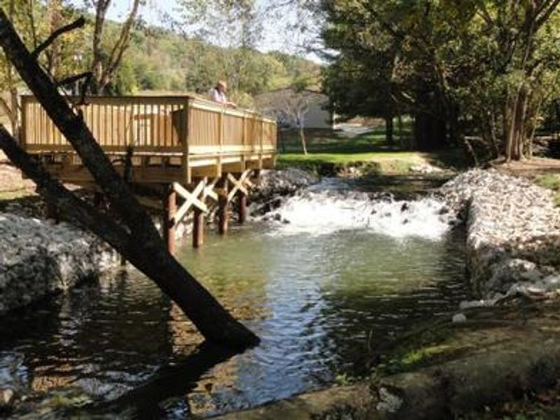 DALE HOLLOW DAMSITE FISHING PLATFORM BEHIND THE DALE HOLLOW NATIONAL FISH HATCHERY