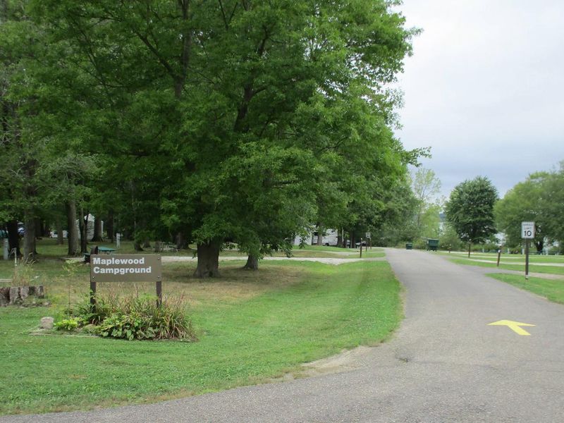 Entrance to the Maplewood Loop.