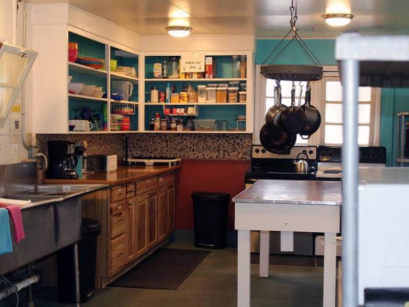 Full kitchen with plenty of space for your culinary creations.