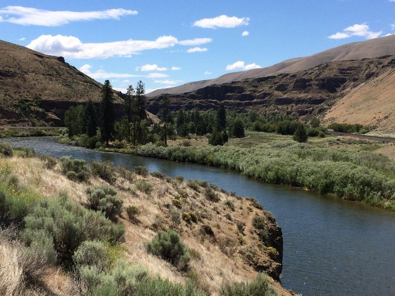 The Yakima River flows through the stunning Yakima River Canyon in central Washington.